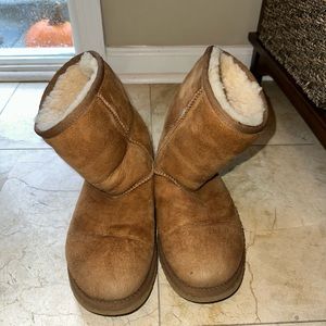 **SOLD** UGG Classic Boot Chestnut Size 6